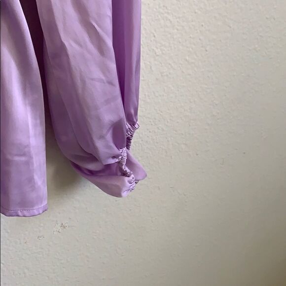 🔹4/$25 Satiny Purple Top - Picture 5 of 9
